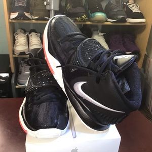 Nike Kyrie Irving 6 Basketball ShoesTraining Youth